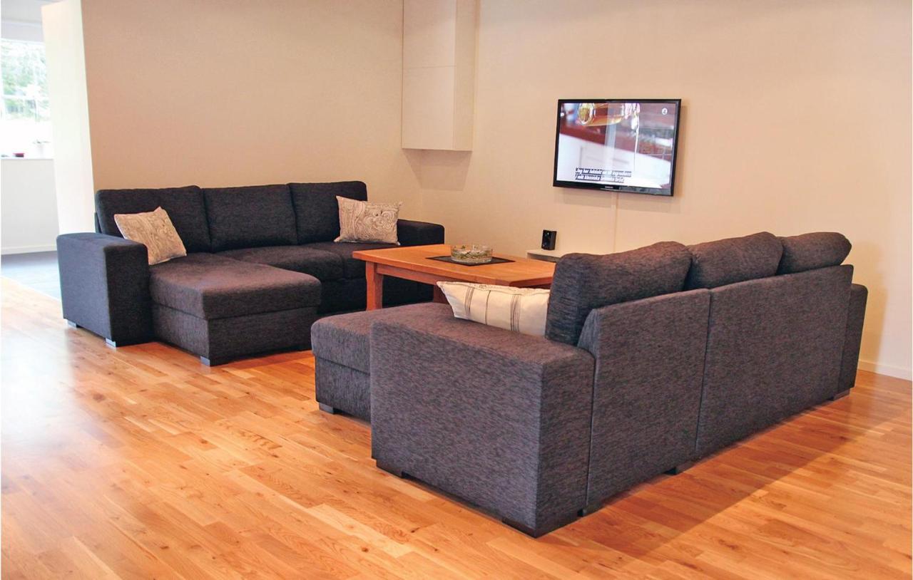 2 Bedroom Cozy Apartment In Habo Mullsjö Exteriör bild