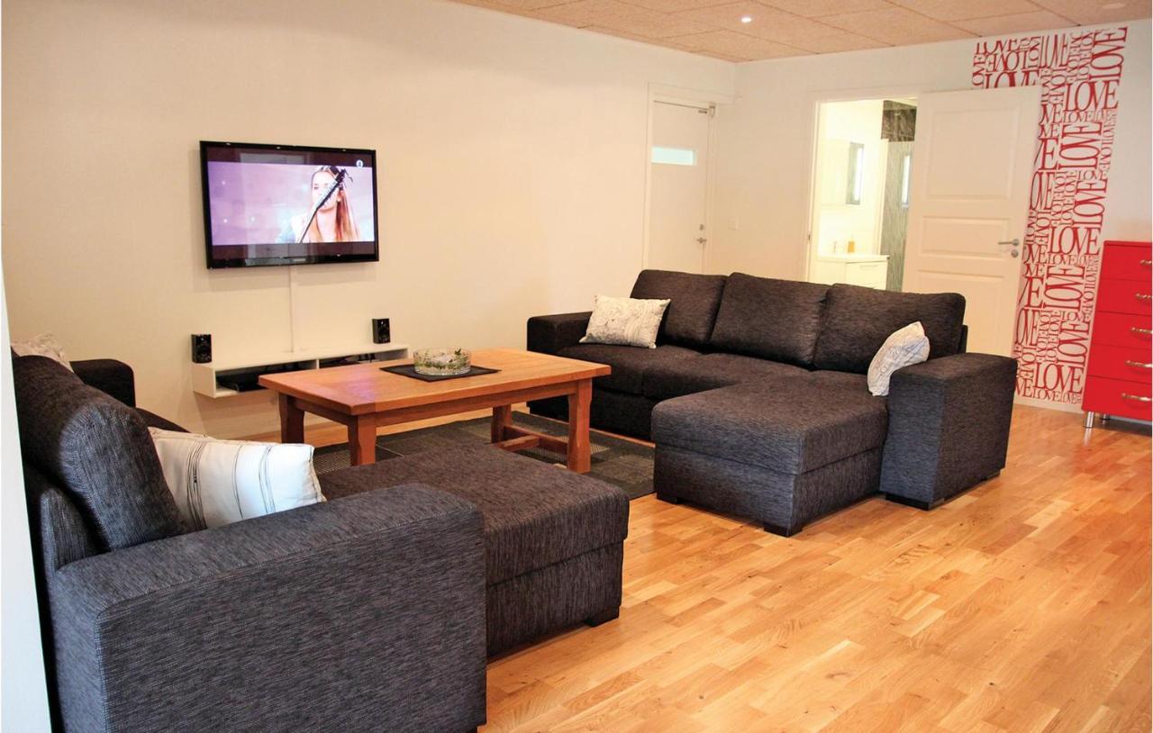 2 Bedroom Cozy Apartment In Habo Mullsjö Exteriör bild